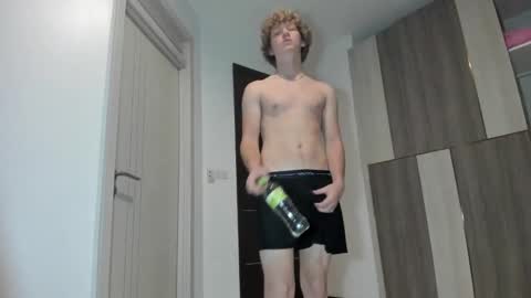 leo_wildd online show from 10-27-25, 05:17