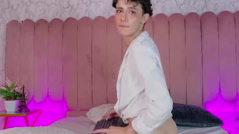Snapshot of leo_williams_ chatting on 07-19-26, 12:25 Leo Williams online show from 07-19-26, 12:25