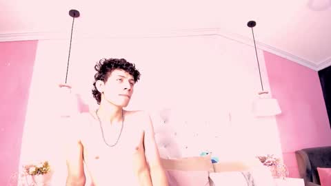 Snapshot of leofeniix chatting on 03-02-26, 04:03 Leo online show from 03-02-26, 04:03