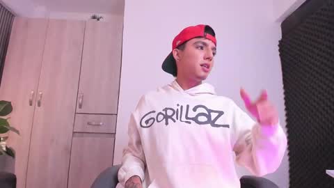 leohard_ online show from 01-07-26, 12:29