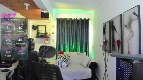 Snapshot of leon_1717 chatting on 12-27-24, 03:15 Leon online show from 12-27-24, 03:15