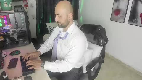 Snapshot of leon_1717 chatting on 12-28-24, 10:13 Leon online show from 12-28-24, 10:13