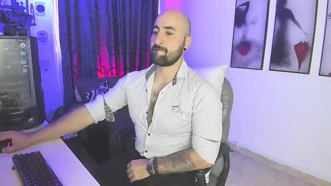 Snapshot of leon_1717 chatting on 01-12-25, 10:01 Leon online show from 01-12-25, 10:01
