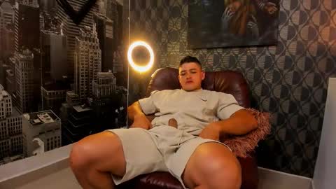 Snapshot of leon_ssmoron chatting on 11-25-25, 12:32 Leon Smoron online show from 11-25-25, 12:32