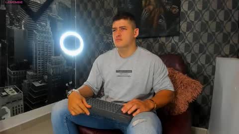 Snapshot of leon_ssmoron chatting on 11-30-25, 06:12 Leon Smoron online show from 11-30-25, 06:12