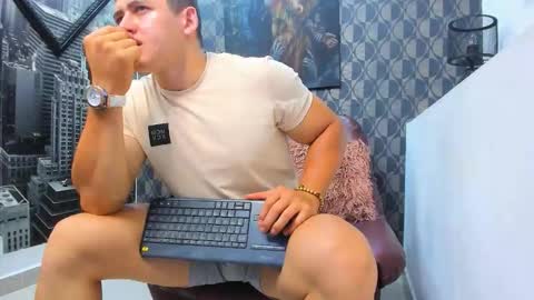 Snapshot of leon_ssmoron chatting on 12-15-25, 10:47 Leon Smoron online show from 12-15-25, 10:47