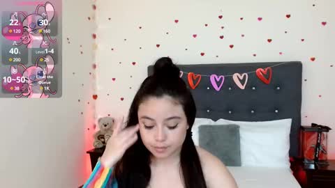 Snapshot of leonacutecam chatting on 02-14-25, 08:05 LUCY online show from 02-14-25, 08:05