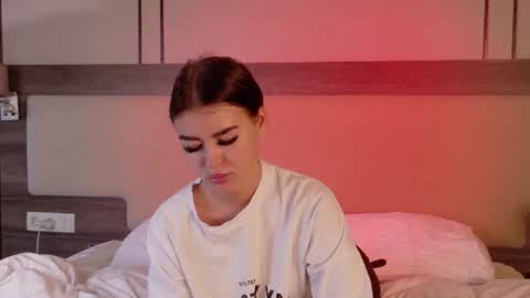 Snapshot of leonameilee chatting on 06-18-26, 06:13 Mila online show from 06-18-26, 06:13