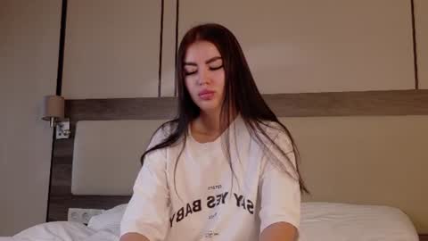 Snapshot of leonameilee chatting on 07-09-26, 05:33 Mila online show from 07-09-26, 05:33