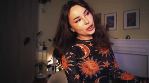 Snapshot of leonamell chatting on 02-11-25, 06:44 Leo online show from 02-11-25, 06:44