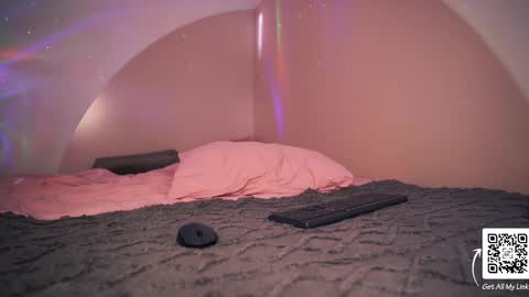 Snapshot of leonamell chatting on 03-05-25, 02:25 Leo online show from 03-05-25, 02:25