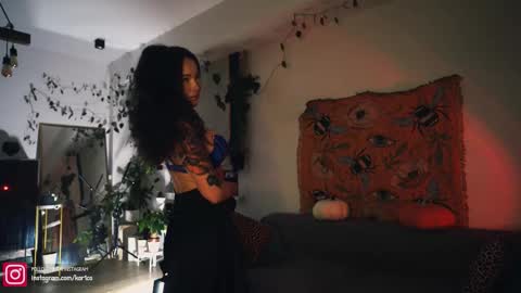 Snapshot of leonamell chatting on 09-20-25, 11:06 Leo online show from 09-20-25, 11:06