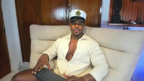 Snapshot of leonardo_jones1 chatting on 09-15-25, 04:56 Leandro jones online show from 09-15-25, 04:56