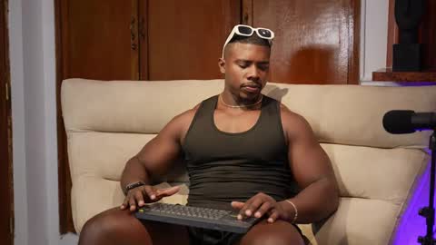 Snapshot of leonardo_jones1 chatting on 09-17-25, 08:54 Leandro jones online show from 09-17-25, 08:54