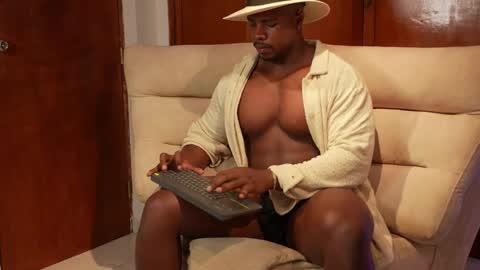 Snapshot of leonardo_jones1 chatting on 09-19-25, 09:54 Leandro jones online show from 09-19-25, 09:54
