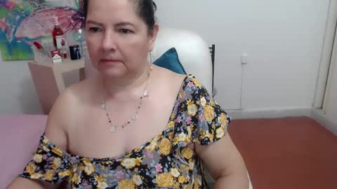 Snapshot of leonela_69 chatting on 10-15-25, 04:45 leonela online show from 10-15-25, 04:45
