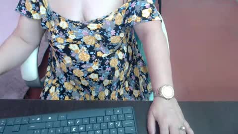 Snapshot of leonela_69 chatting on 10-15-25, 04:51 leonela online show from 10-15-25, 04:51