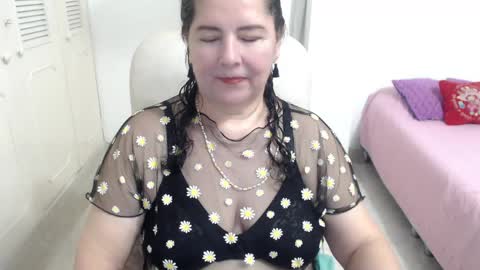 leonela   online show from 05-02-26, 12:37
