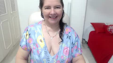 leonela   online show from 06-10-26, 02:23