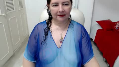 leonela   online show from 06-12-26, 11:46