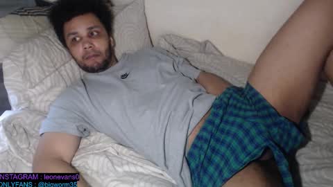 Snapshot of leonevans33 chatting on 02-05-26, 01:38 LSE online show from 02-05-26, 01:38