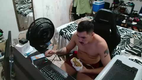 Snapshot of leonino231 chatting on 05-09-26, 02:17 leonino231 online show from 05-09-26, 02:17