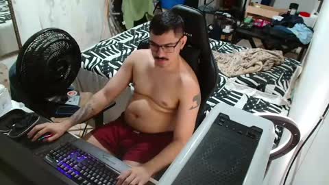 Snapshot of leonino231 chatting on 05-11-26, 01:11 leonino231 online show from 05-11-26, 01:11