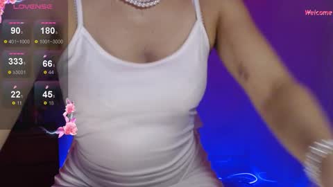 Snapshot of leonora_luxry_ chatting on 09-21-25, 10:00 My name is Leonora Pleasures to see you Follow me here and instagram online show from 09-21-25, 10:00
