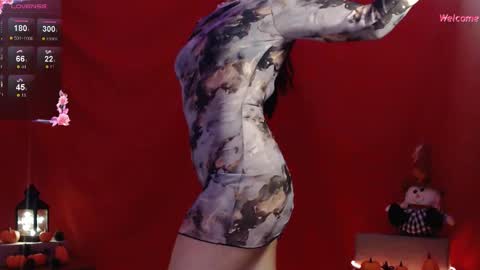 Snapshot of leonora_luxry_ chatting on 10-15-25, 09:15 My name is Leonora Pleasures to see you Follow me here and instagram online show from 10-15-25, 09:15