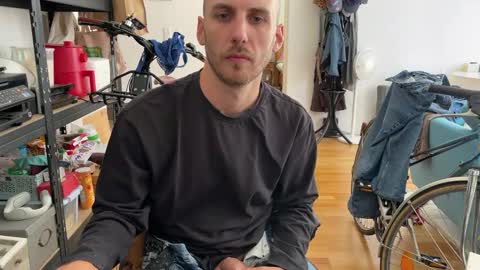 Leon online show from 09-11-25, 08:58