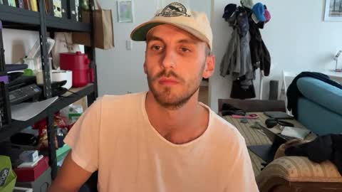 Leon online show from 10-10-25, 12:48