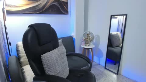 Snapshot of leoo_miller chatting on 01-14-26, 03:56 Leo online show from 01-14-26, 03:56