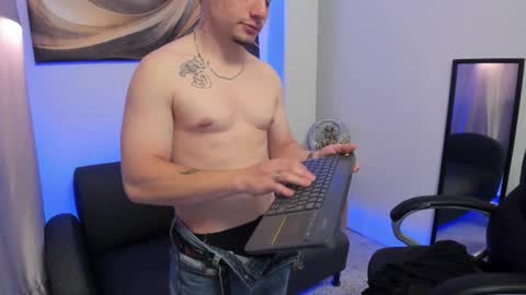 Snapshot of leoo_miller chatting on 02-14-26, 04:42 Leo online show from 02-14-26, 04:42