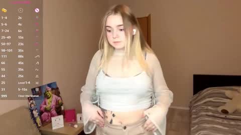 Hello everyone Im Lora Its my first day Were going to have fun together online show from 01-31-26, 07:56