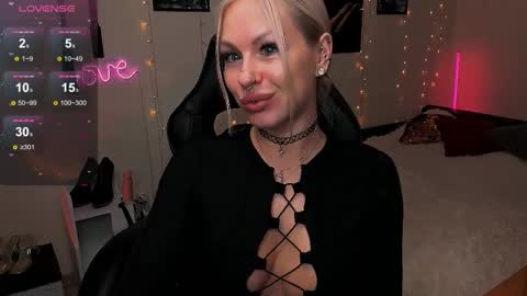 Snapshot of lerika_moore chatting on 12-01-25, 06:35 Lerika Moore online show from 12-01-25, 06:35