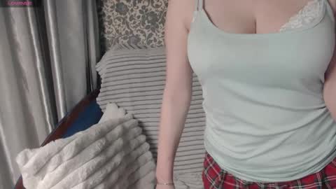 Snapshot of lesanamagic chatting on 02-10-26, 04:55 LesanaMagic online show from 02-10-26, 04:55