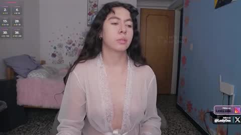 Lesly online show from 10-19-25, 05:02