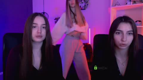 leslie_bird online show from 04-08-26, 08:25