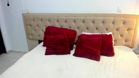 L E S L E Y  AND  D R A K O online show from 01-05-26, 11:41