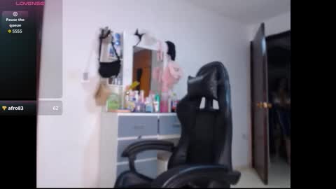 lesly online show from 10-18-25, 01:08