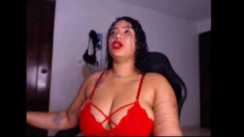 lesly online show from 12-20-25, 01:56