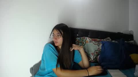 lessliee online show from 12-06-24, 04:17