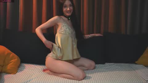 Snapshot of lessyluiz chatting on 11-13-25, 12:20 Hi my name is Lessy I am 18 years old. Im new here but I really like making new acquaintances online show from 11-13-25, 12:20