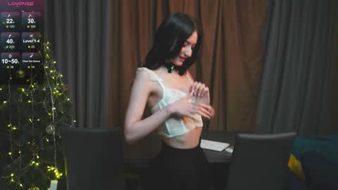 Snapshot of lessyluiz chatting on 12-16-25, 12:26 Hi my name is Lessy I am 18 years old. Im new here but I really like making new acquaintances online show from 12-16-25, 12:26
