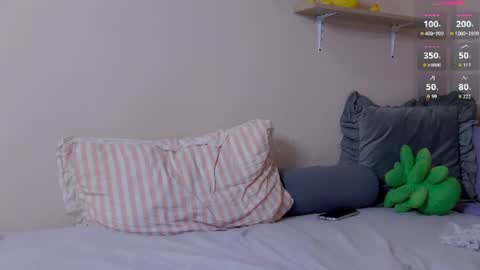 Snapshot of lessysweety chatting on 07-21-26, 03:31 Lessy online show from 07-21-26, 03:31