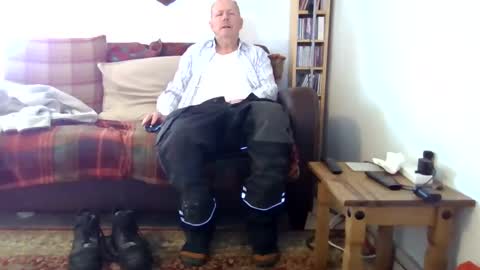 Snapshot of letmestrip chatting on 09-13-25, 09:09 paul online show from 09-13-25, 09:09