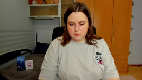 Snapshot of letticams chatting on 05-12-26, 05:37 Naomi online show from 05-12-26, 05:37