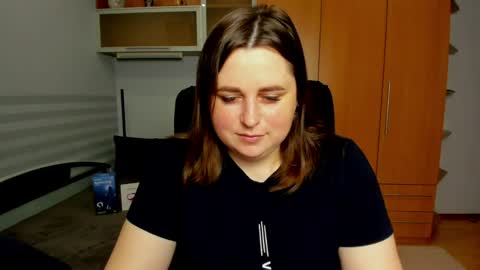 Snapshot of letticams chatting on 05-20-26, 06:08 Naomi online show from 05-20-26, 06:08