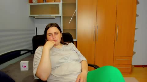 Snapshot of letticams chatting on 06-05-26, 06:52 Naomi online show from 06-05-26, 06:52