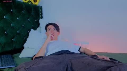 Levi  online show from 03-16-26, 02:32